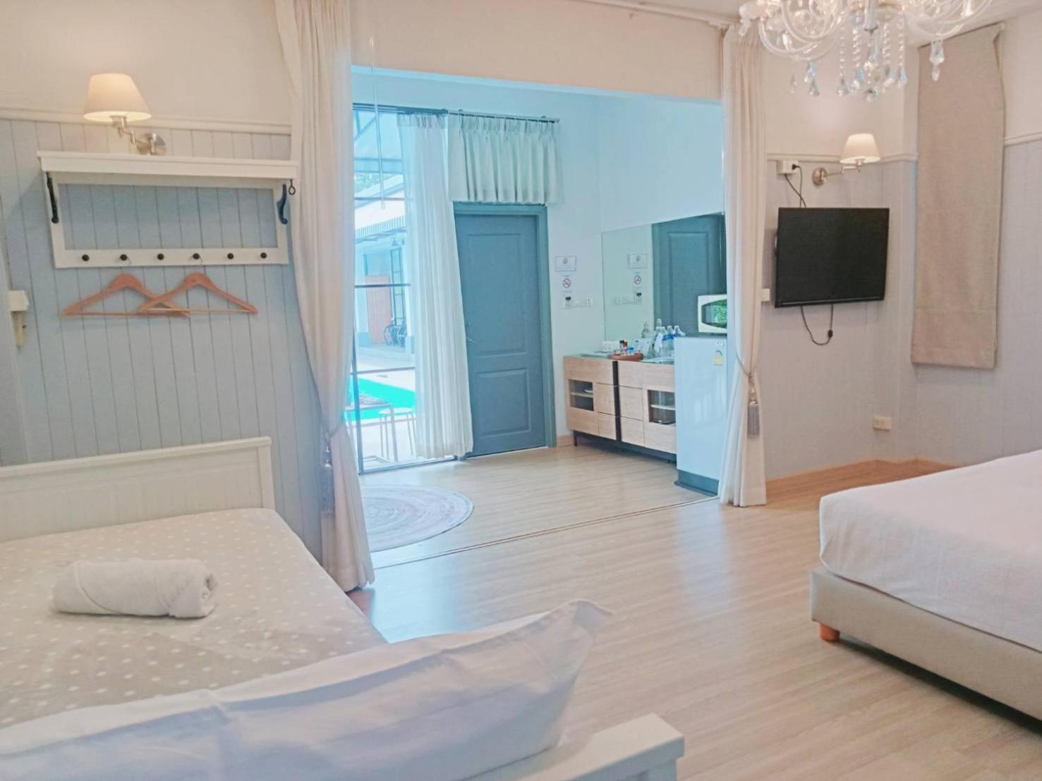 La Riva Boutique Hotel Kamphengphet Kültér fotó