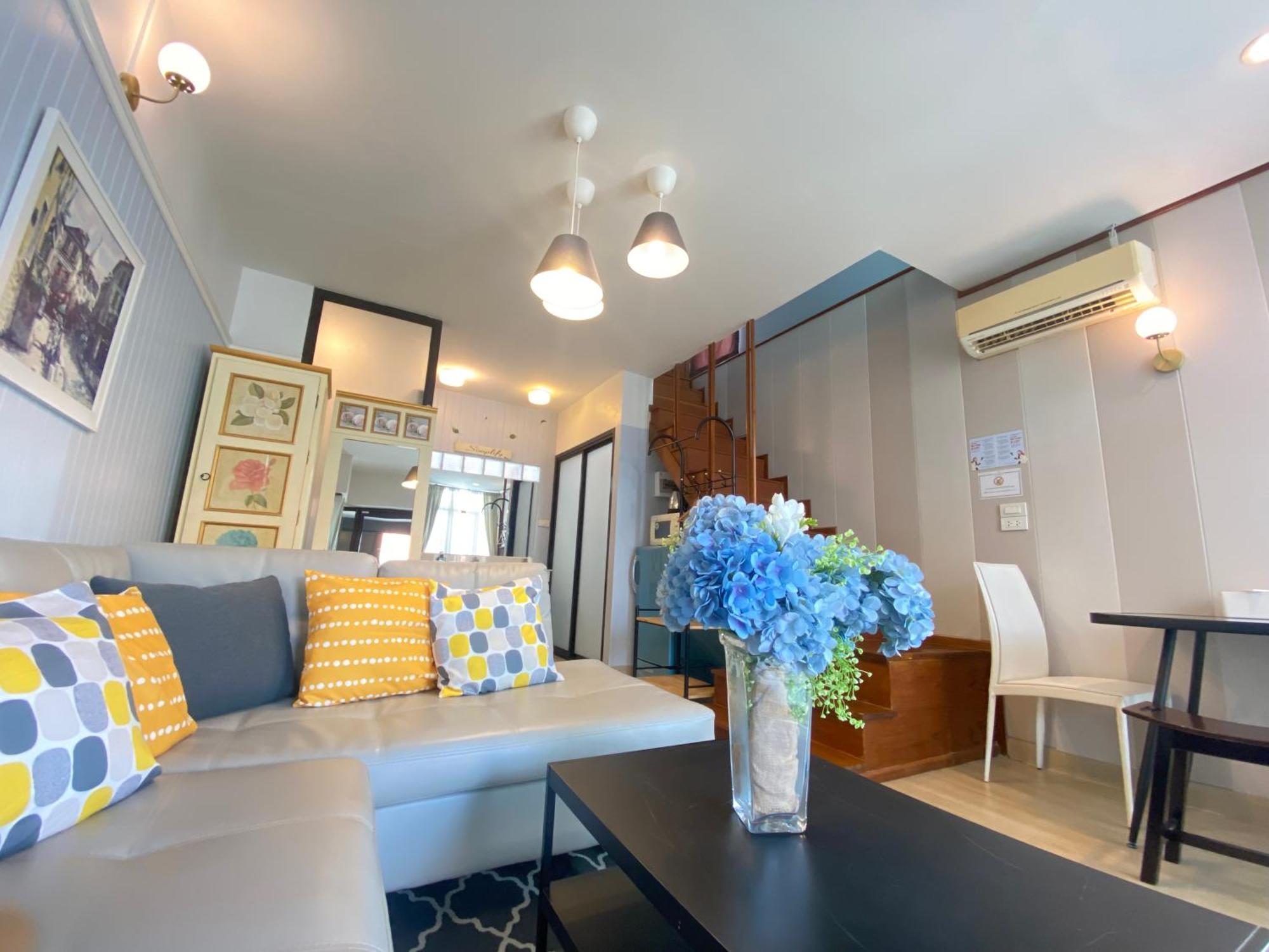 La Riva Boutique Hotel Kamphengphet Kültér fotó