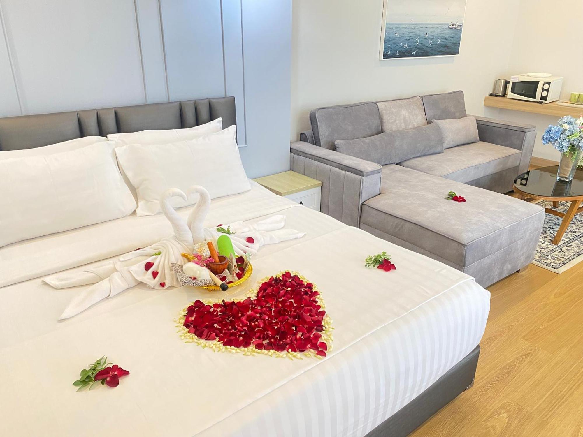 La Riva Boutique Hotel Kamphengphet Kültér fotó