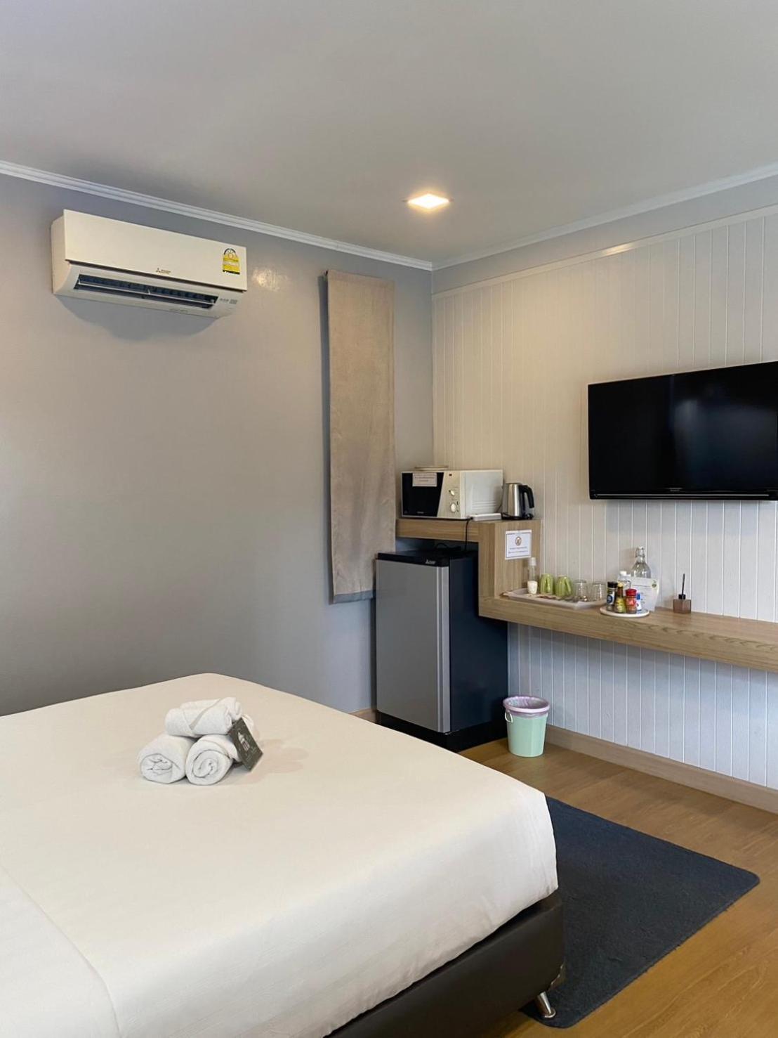 La Riva Boutique Hotel Kamphengphet Kültér fotó