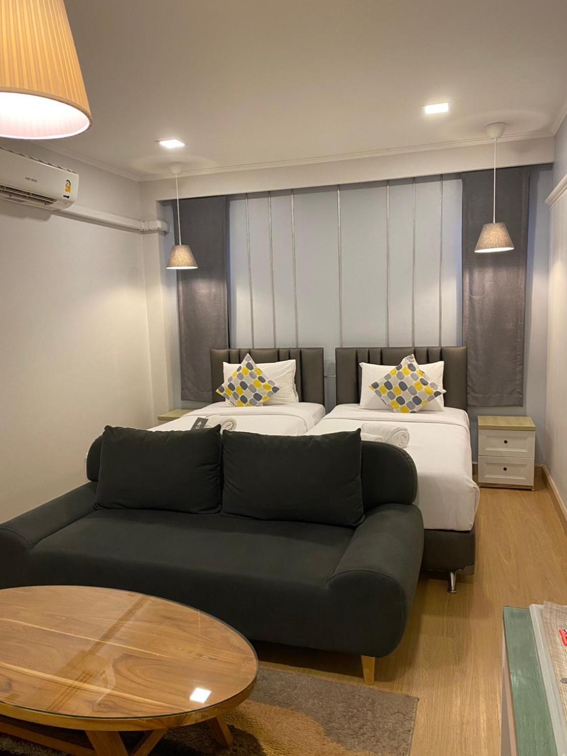 La Riva Boutique Hotel Kamphengphet Kültér fotó