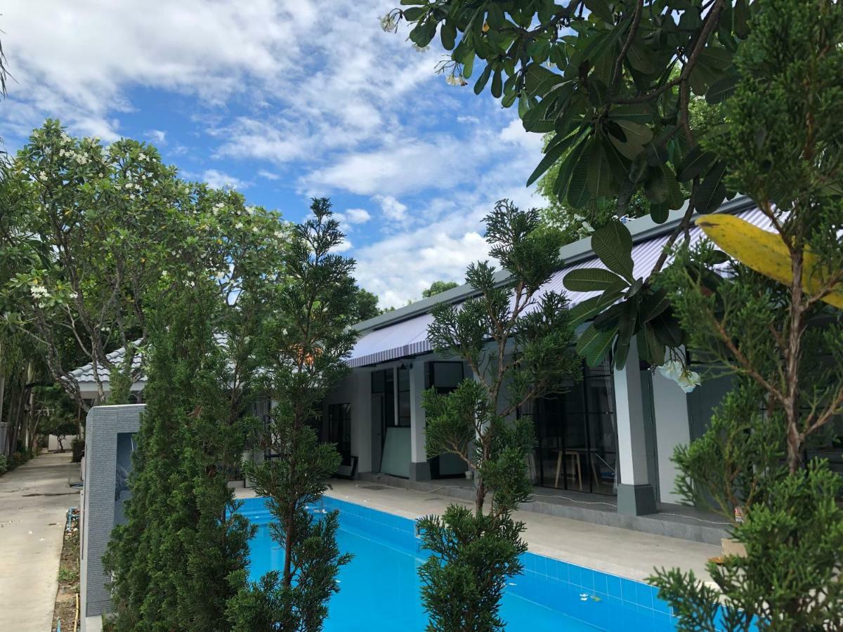 La Riva Boutique Hotel Kamphengphet Kültér fotó